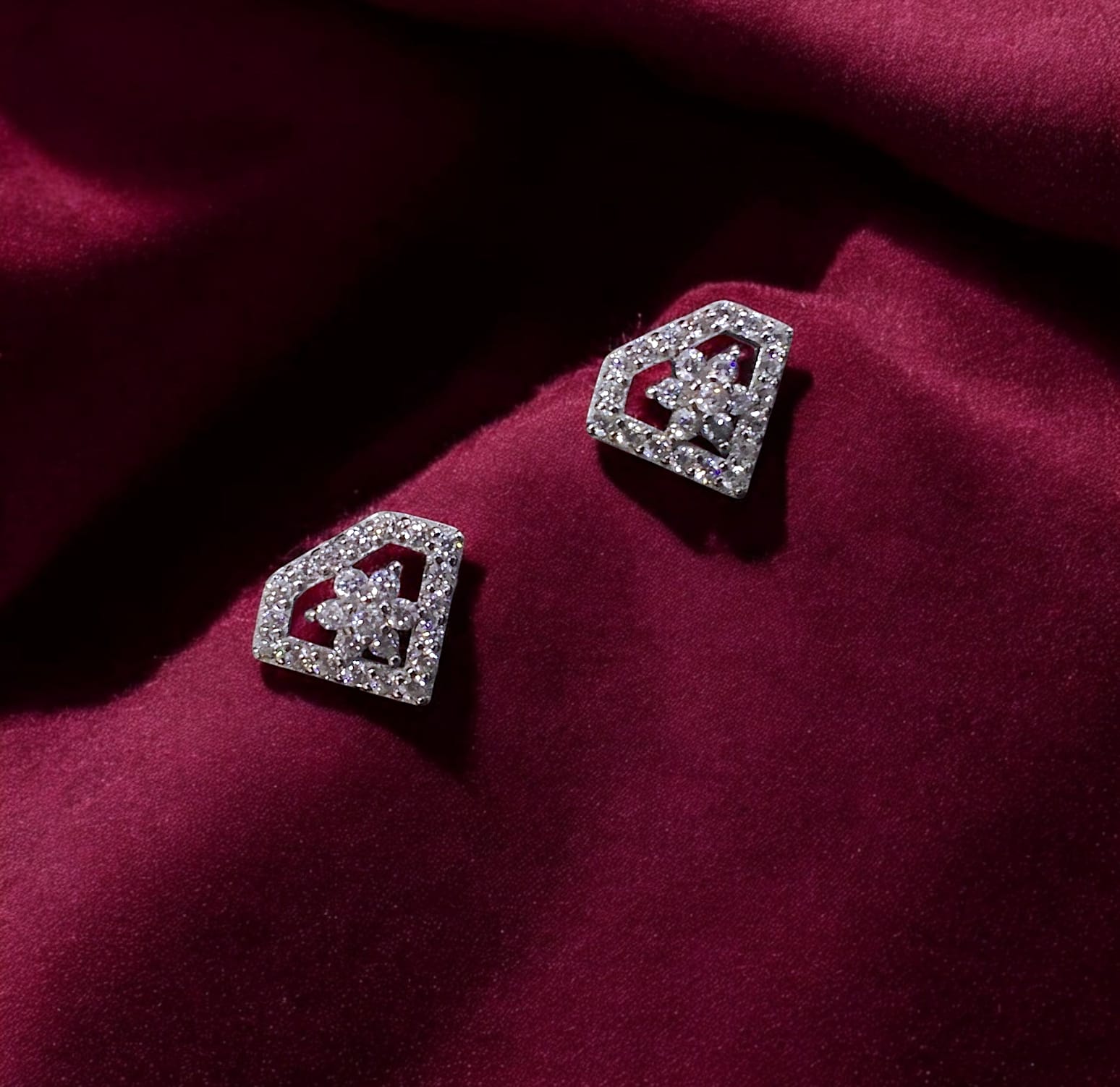 Diamond Shaped Earrings - 925 silver