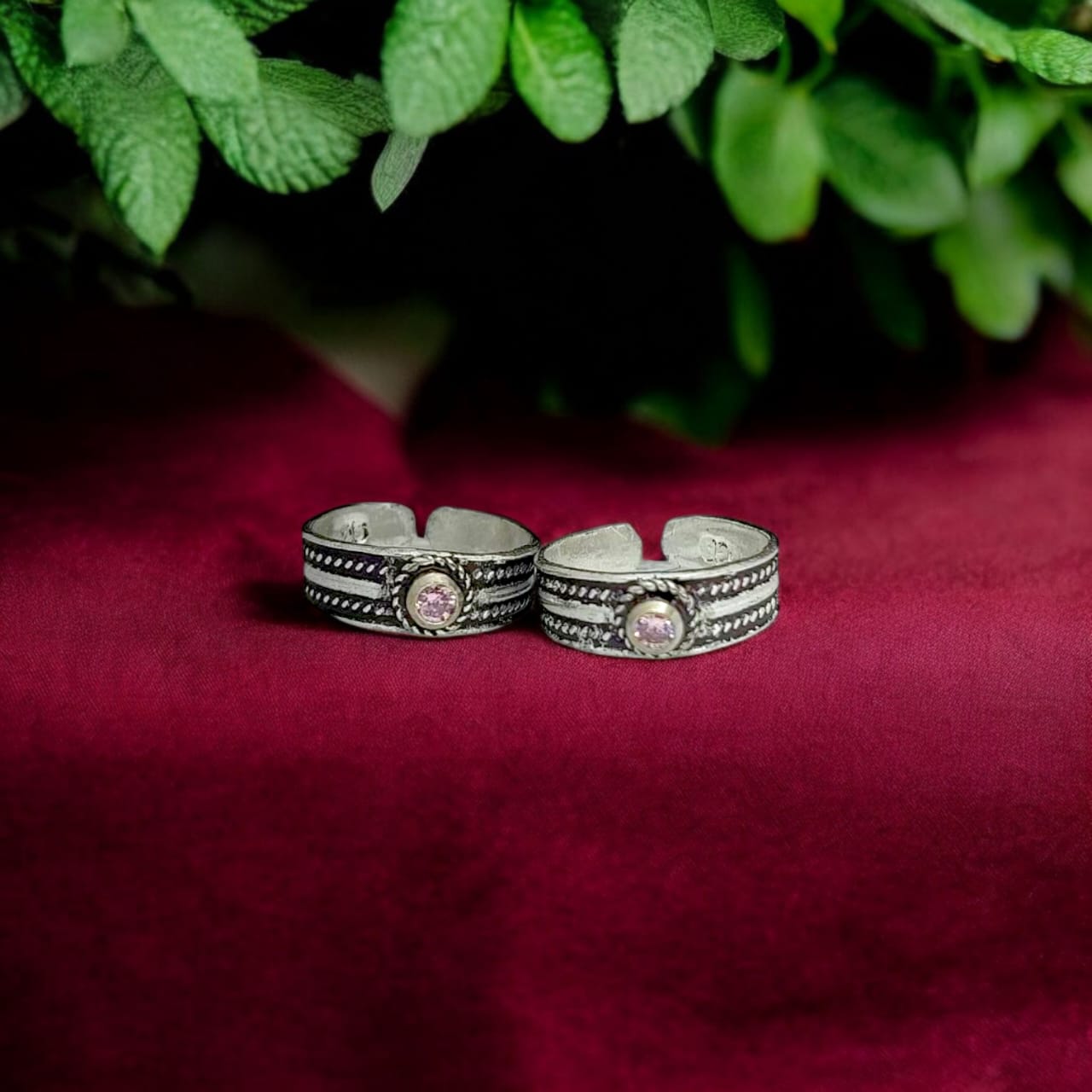 Silver Oxidised White Diamond Toe Ring