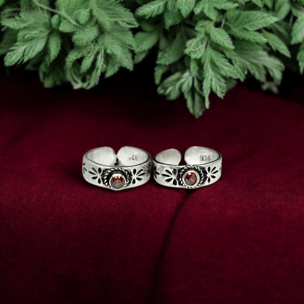 Silver Oxidised Red Diamond Toe Ring
