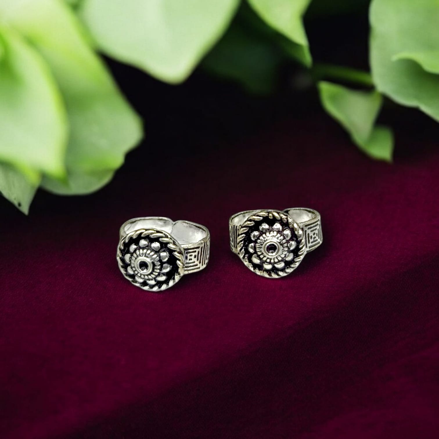 Silver Oxidised Round Toe Ring