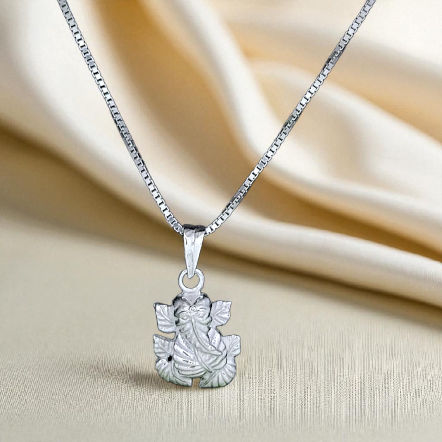 Silver Whole Leaf Ganpati Pendant with Chain