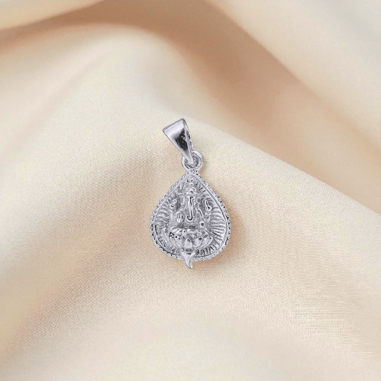 Silver Ganesha Leaf Pendant