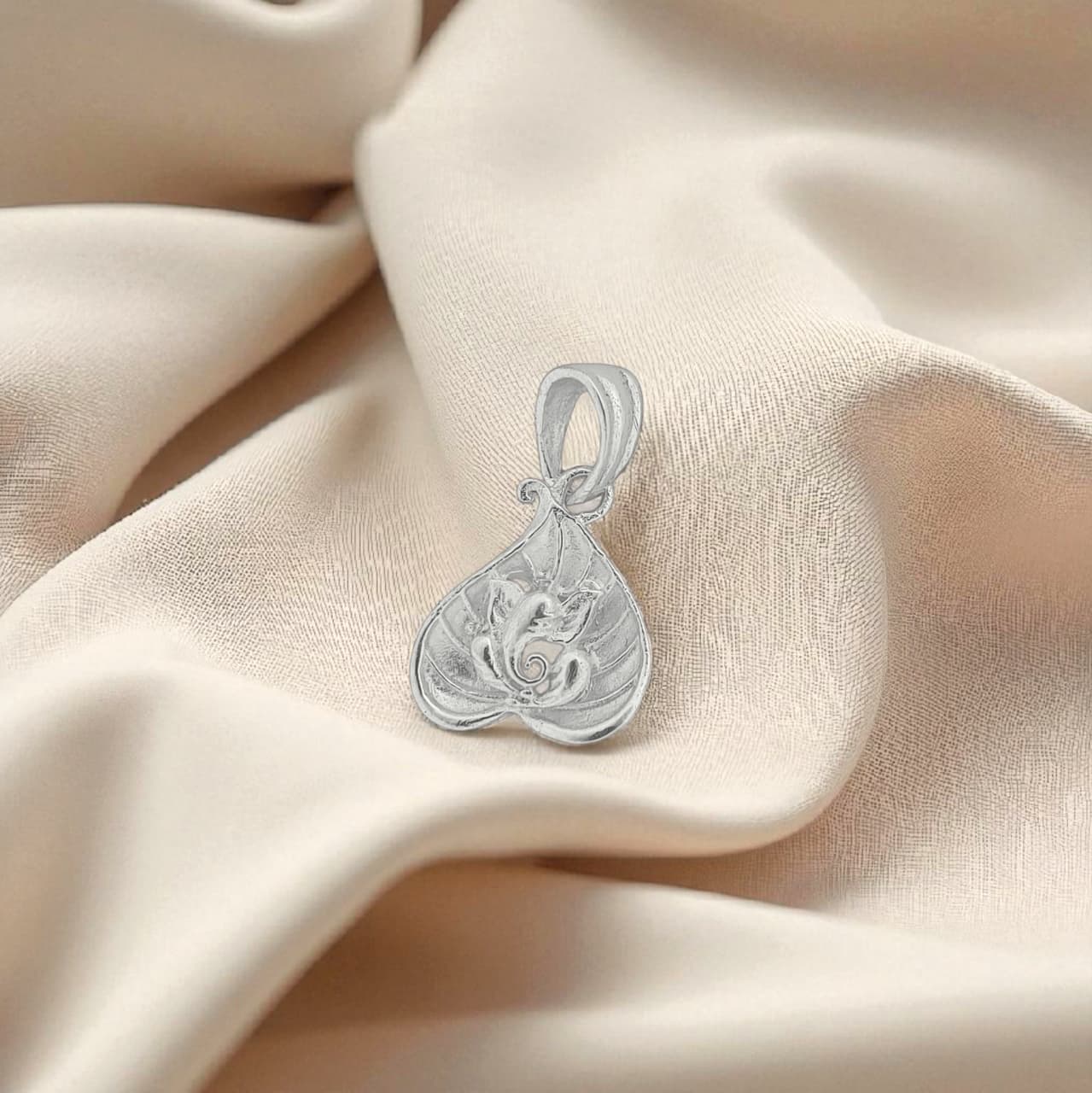 S4 Silver Ganesha Leaf Pendant