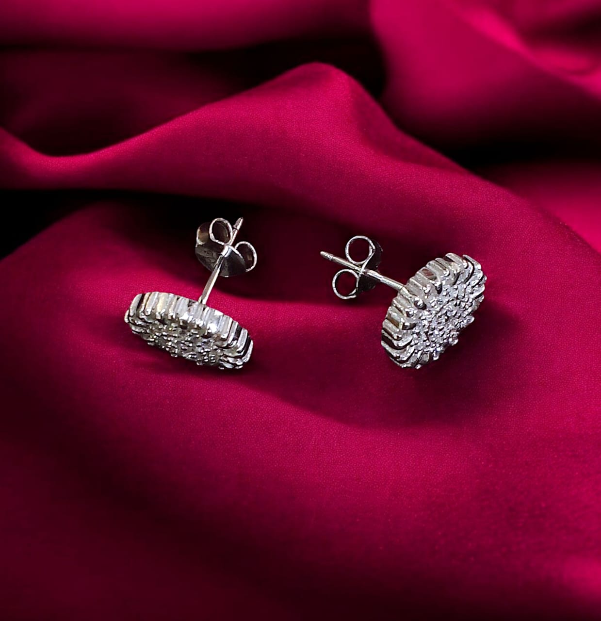 Round Stud Earrings - 925 silver